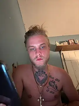 Snapshot of DiscreetCell chatting on July 14, 2026, 6:40 am DiscreetCell online show from July 14, 2026, 6:40 am