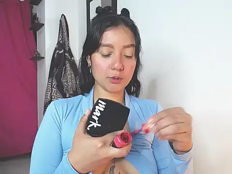 charlottekiss99 online show from December 14, 2025, 1:38 pm