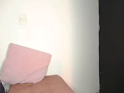 charlottekiss99 online show from May 9, 2026, 3:17 pm