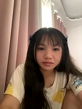 Emlyly-18 online show from September 13, 2025, 12:43 am