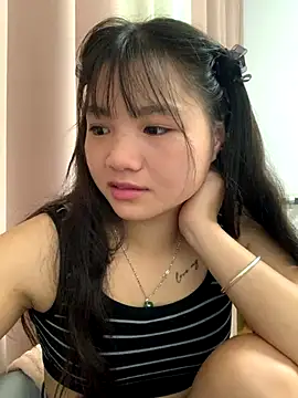 Emlyly-18 online show from September 20, 2025, 2:45 am