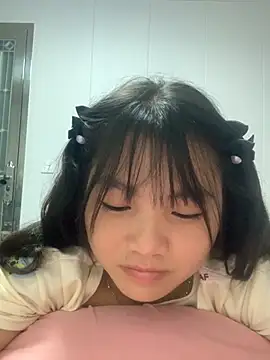 Emlyly-18 online show from September 26, 2025, 2:10 pm