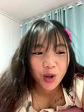 Emlyly-18 online show from October 4, 2025, 2:42 am