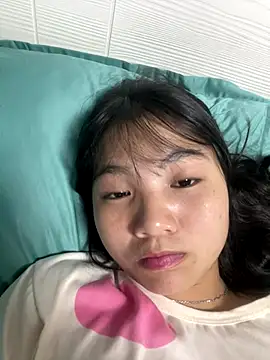 Emlyly-18 online show from October 7, 2025, 12:24 pm