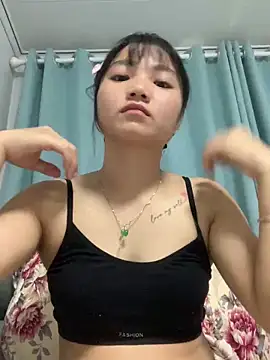 Emlyly-18 online show from October 16, 2025, 2:34 am