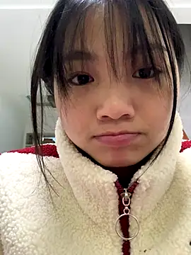 Emlyly-18 online show from December 4, 2025, 11:08 am