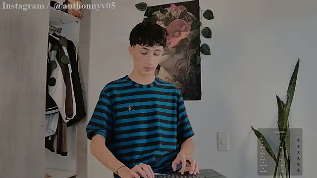Snapshot of anthonny_05 chatting on September 21, 2025, 11:45 am anthonny 05 online show from September 21, 2025, 11:45 am
