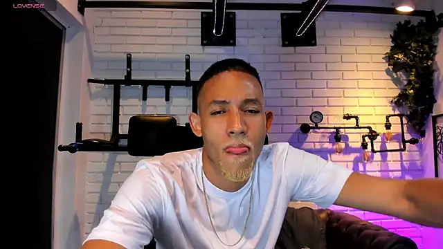 B Wild online show from September 24, 2025, 3:43 am