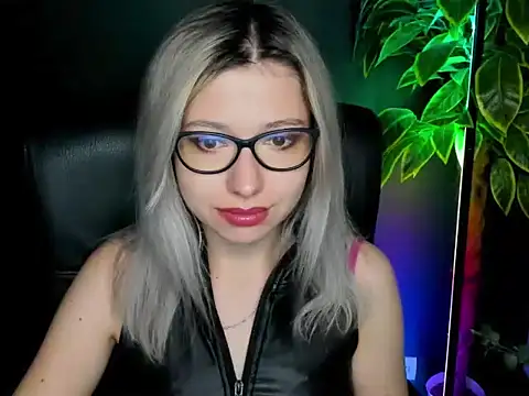 loveHeidi online show from September 16, 2025, 4:46 am