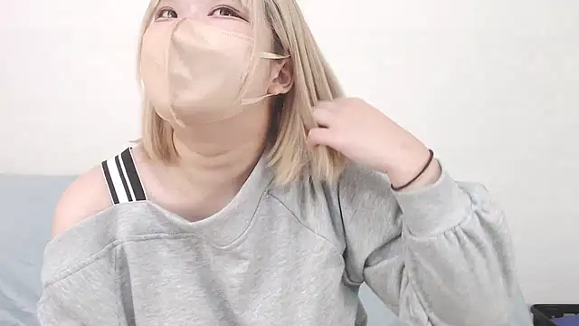 ShionLove online show from October 18, 2025, 10:49 am