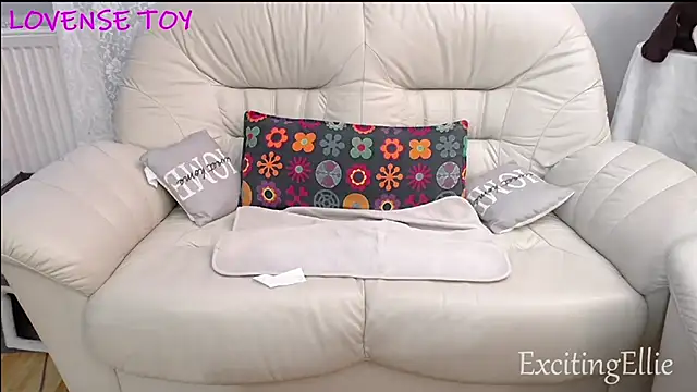 Snapshot of ExcitingEllie chatting on July 16, 2026, 9:43 pm ExcitingEllie online show from July 16, 2026, 9:43 pm