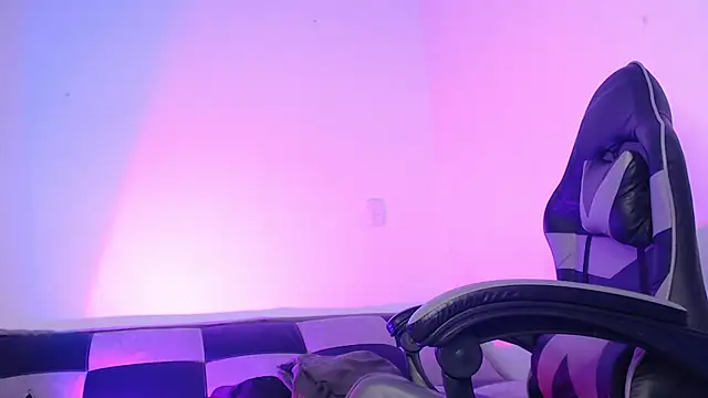 GwenHazel online show from December 1, 2025, 11:26 am