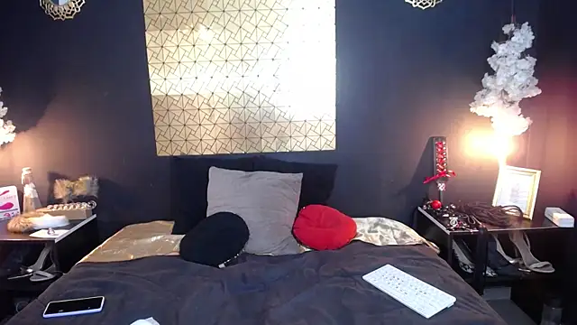 kinky momm online show from April 6, 2026, 5:14 pm