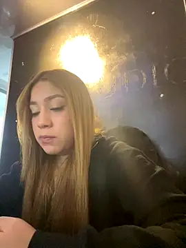 Issa Moon  online show from November 24, 2025, 2:22 am