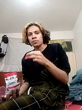 Snapshot of kittymutant99 chatting on November 4, 2025, 6:18 pm kittymutant99 online show from November 4, 2025, 6:18 pm