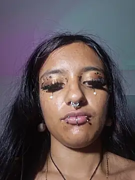 carolinerue online show from November 5, 2025, 10:59 am