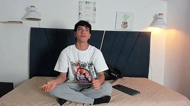maicol cum23 online show from April 11, 2026, 3:11 am