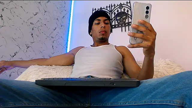 lorian vikel online show from October 21, 2025, 9:26 pm