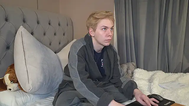 scottishtwink01 online show from February 24, 2026, 1:03 am