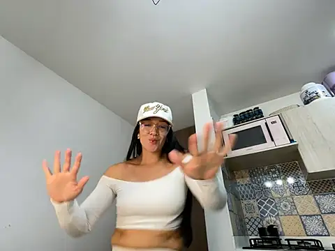Snapshot of gaby_wild_fire chatting on October 11, 2025, 5:33 pm gaby wild fire online show from October 11, 2025, 5:33 pm