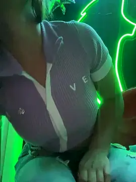 MelanyBabeee2 online show from December 19, 2025, 11:56 pm