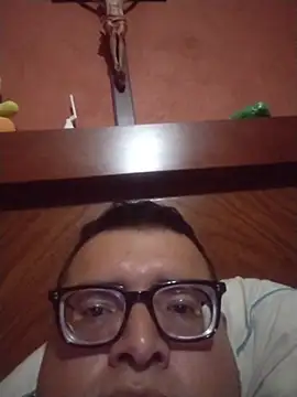 Santiagoqro85 online show from December 2, 2025, 2:17 am