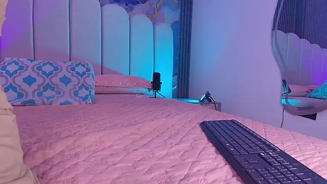 abbyrouss  online show from June 4, 2026, 3:12 am