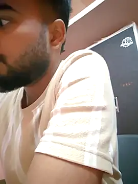 soniriyaa010101 online show from November 15, 2025, 3:08 pm