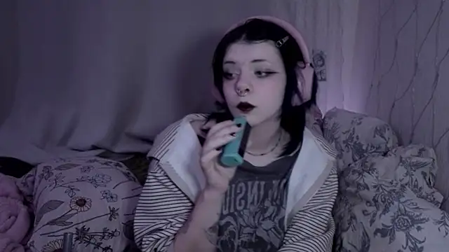 Snapshot of Alice_Zev chatting on April 10, 2026, 12:16 am Alice Zev online show from April 10, 2026, 12:16 am