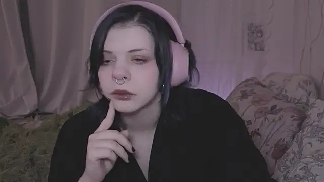 Snapshot of Alice_Zev chatting on April 15, 2026, 12:28 am Alice Zev online show from April 15, 2026, 12:28 am