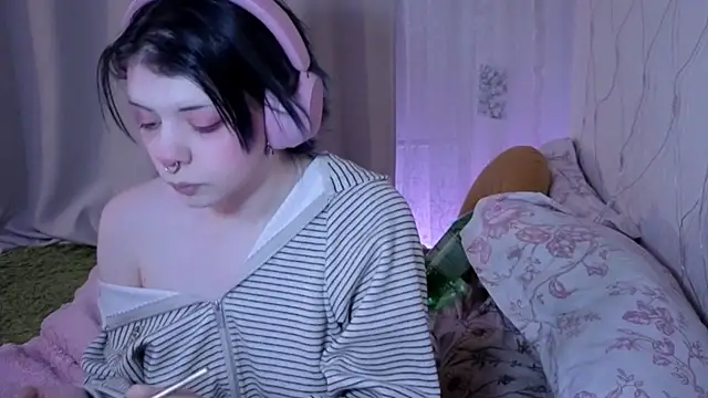Snapshot of Alice_Zev chatting on April 24, 2026, 2:14 am Alice Zev online show from April 24, 2026, 2:14 am