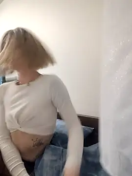 Snapshot of MadMadelin chatting on December 1, 2025, 2:05 am MadMadelin online show from December 1, 2025, 2:05 am