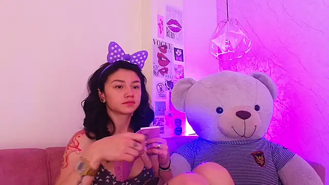 april bennett online show from October 24, 2025, 12:23 pm