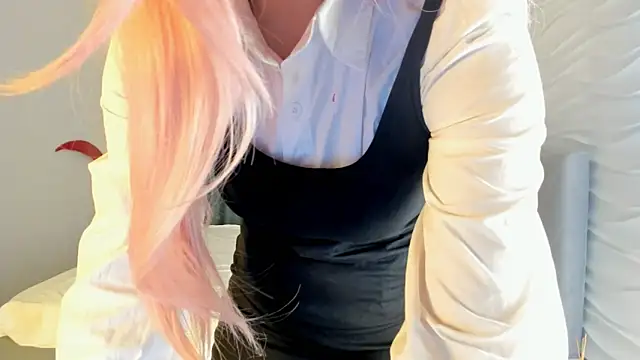 yanyaan online show from November 3, 2025, 3:41 am