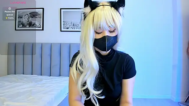 yanyaan online show from February 15, 2026, 8:27 pm