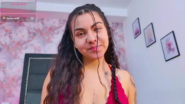 Luna Riddle online show from September 28, 2025, 12:10 pm