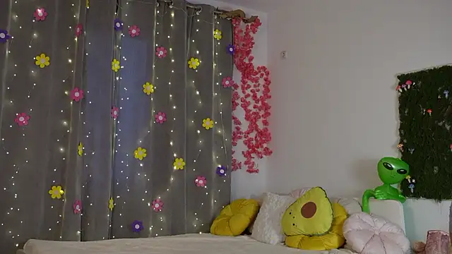 PetiteAlien online show from March 20, 2026, 4:50 am