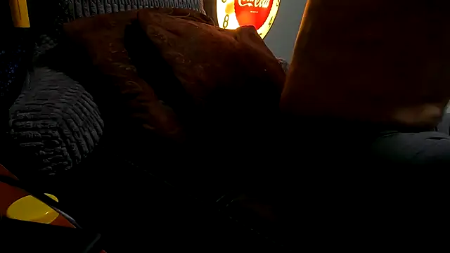 Snapshot of Mickelangello75 chatting on October 28, 2025, 1:25 pm Mickelangello75 online show from October 28, 2025, 1:25 pm