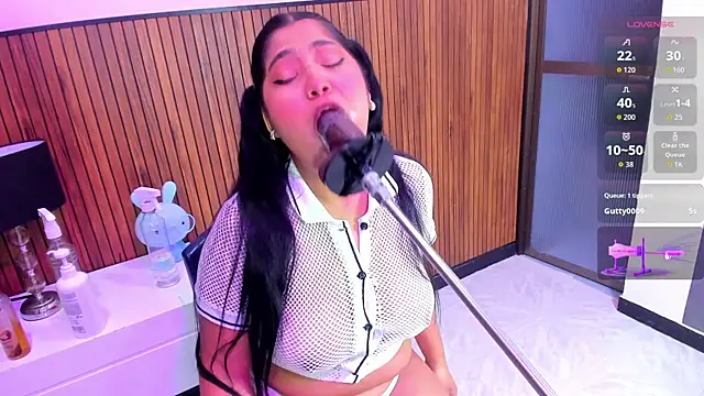 mysticlatina1 online show from October 17, 2025, 12:08 pm