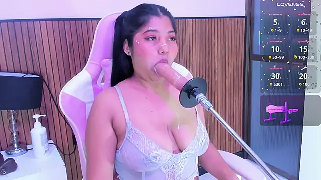 mysticlatina1 online show from November 4, 2025, 12:04 pm