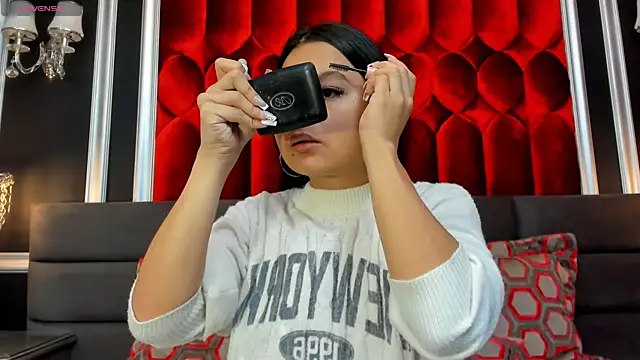 SharonBonet online show from November 17, 2025, 1:28 pm