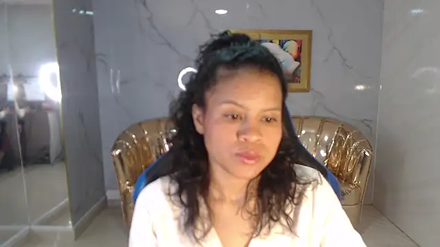 catalina5 s online show from December 19, 2025, 1:18 pm