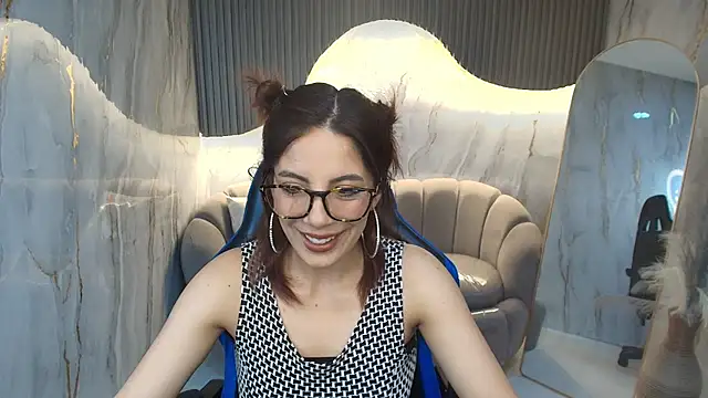 nadia r  online show from June 20, 2026, 7:38 pm