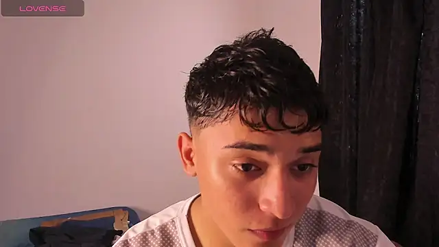 Austin Cardieff  online show from November 4, 2025, 7:57 pm