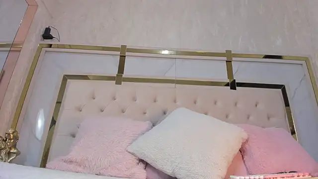 Cameron Hearts online show from December 19, 2025, 12:23 pm