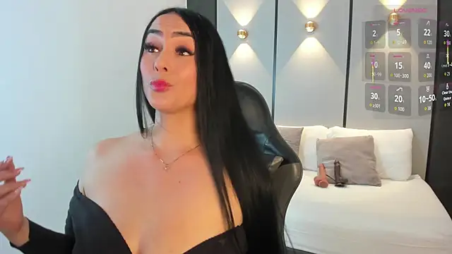 Snapshot of ashly_moonn chatting on June 10, 2026, 12:37 pm ashly moonn online show from June 10, 2026, 12:37 pm