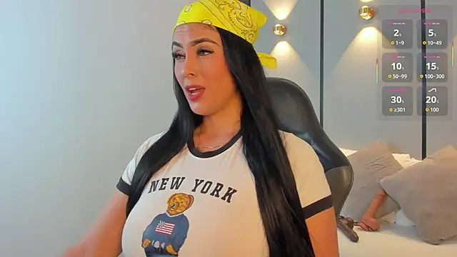 Snapshot of ashly_moonn chatting on June 12, 2026, 12:37 pm ashly moonn online show from June 12, 2026, 12:37 pm