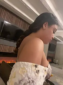 Salomeferreira  online show from November 14, 2025, 4:28 pm