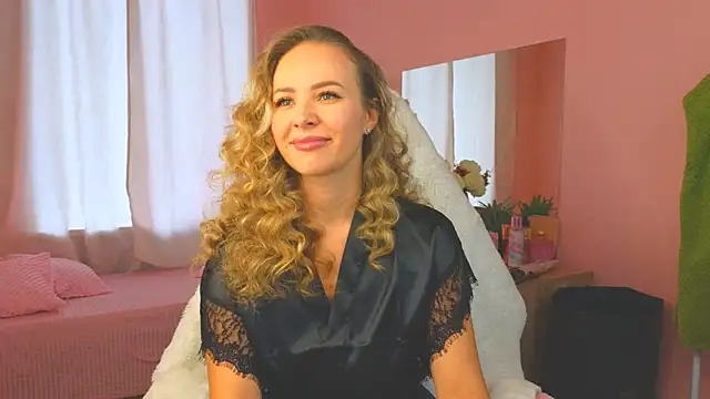 Hloya Mei online show from October 11, 2025, 3:17 am