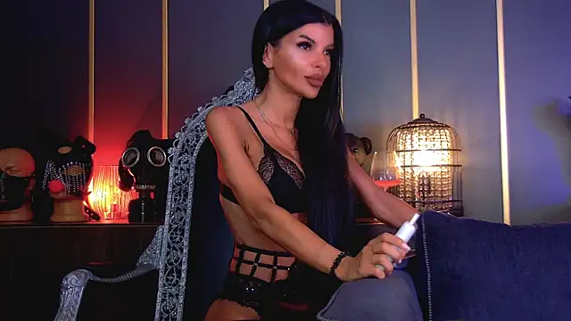 Snapshot of EleniaDevons chatting on August 6, 2026, 1:57 pm EleniaDevons online show from August 6, 2026, 1:57 pm